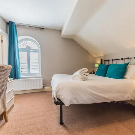 بيت ضيافة Holly-wood