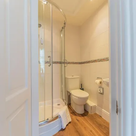 بيت ضيافة Holly-wood ويندرمير