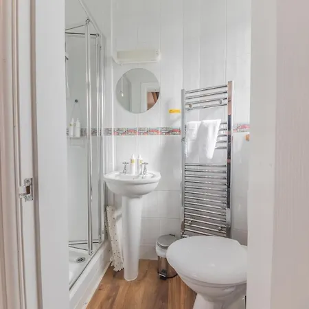 بيت ضيافة Holly-wood