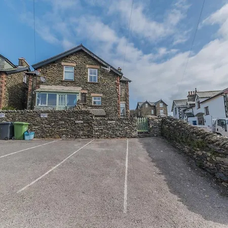 Holly-wood Πανσιόν 4*